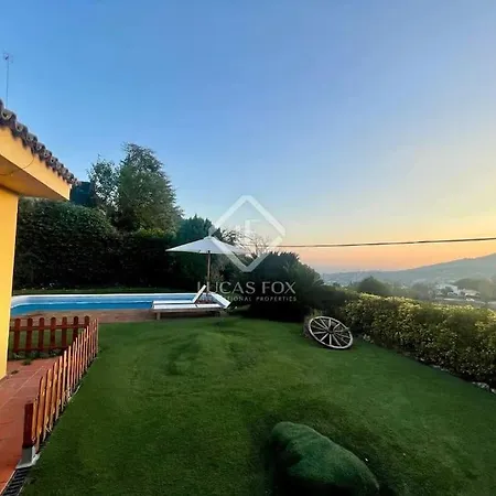 Beautiful House With Sea View Near Barcelona Villa