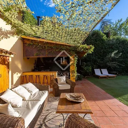 Beautiful House With Sea View Near Barcelona